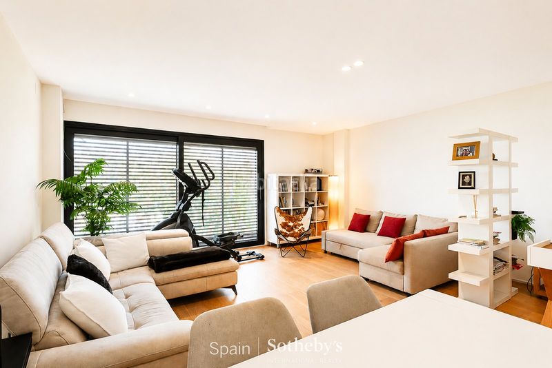 Foto f9250b2d-4945-4d04-b8a0-be40620c7d5a. Casa amb calefacció aparcament piscina a Levantina - Montgavina - Quintmar Sitges