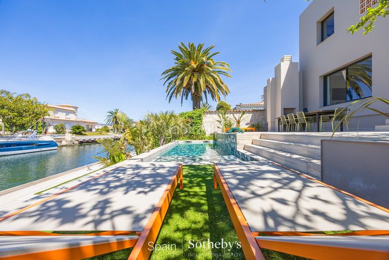 Foto 0e7ec506-0b0f-428e-80a2-d098bc801b54. Casa amb piscina a Francolí - Freser - Noguera Empuriabrava