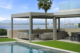 Casa  Carrer de salvador espriu. Villa de diseño con vistas al puerto deportivo, al mar y a la mo