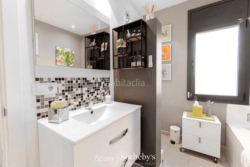 Foto 00975bc4-dbd6-4915-8f25-bc1565e848b5. Casa aparellada amb calefacció aparcament piscina a Empuriabrava