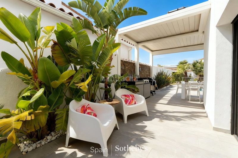 Foto 0d5c039c-b0fa-4e8e-a7f0-b0434b309c9a. Casa aparellada amb calefacció aparcament piscina a Empuriabrava