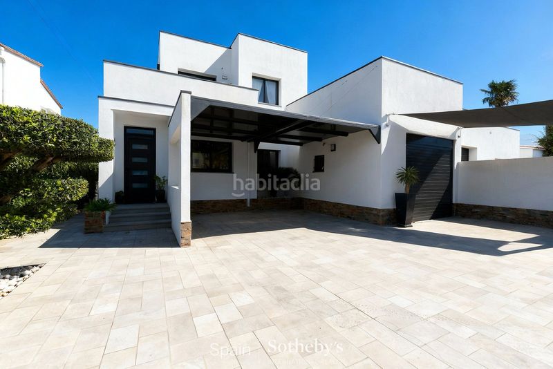 Foto 7019e97e-786d-49a1-9d78-a26c21ae71eb. Casa aparellada amb calefacció aparcament piscina a Empuriabrava