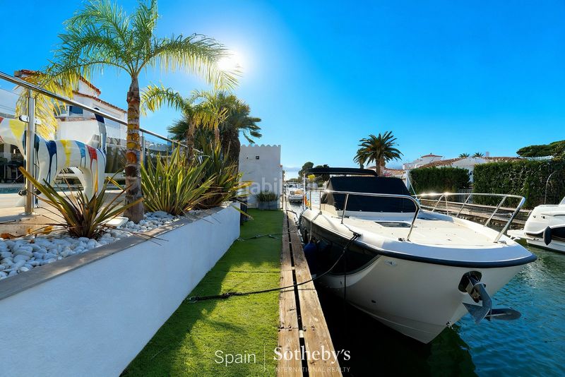 Foto 89699b12-11f9-43e9-8172-4c6394d5bdde. Casa aparellada amb calefacció aparcament piscina a Empuriabrava