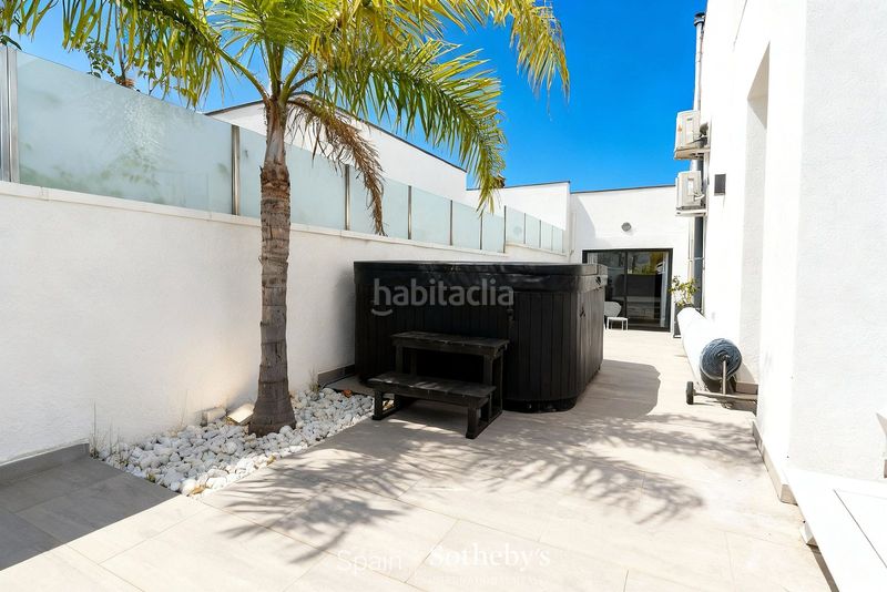 Foto fc634be3-f4ec-461e-92d2-0c3b19675f80. Casa aparellada amb calefacció aparcament piscina a Empuriabrava