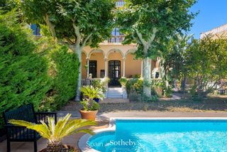 House  Carrer cristòfol colom. Propiedad modernista con jardín y piscina en argentona  costa bc
