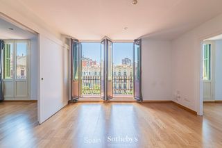 Apartament  Carrer d'aribau. Luminoso apartamento en planta alta con terraza privada en eixam