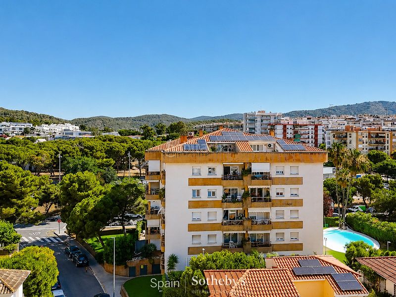 Foto 785abb96-7bca-471d-9a1b-1ce8b6c008c1. Àtic amb calefacció aparcament piscina a Ametllers - Poble Sec Sitges