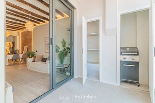 Apartamento  Carrer de mari� aguil�. Piso en finca completamente rehabilitada con terraza en mari� ag