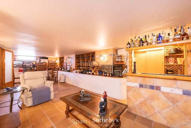 Foto 422ef8e2-30cd-450e-939f-39d46f3f38a4. Casa amb calefacció aparcament piscina a Requesens Empuriabrava