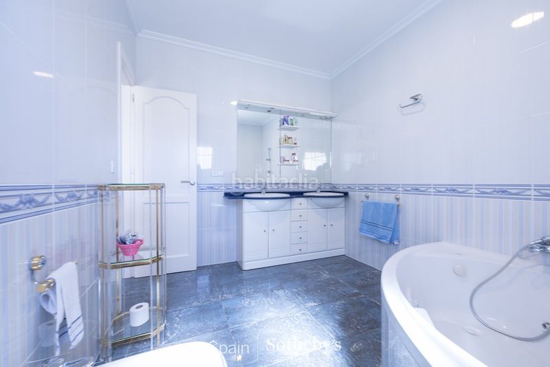 Foto 56f5dace-5a02-4a21-955e-2c0e1868b468. Casa amb calefacció aparcament piscina a Requesens Empuriabrava