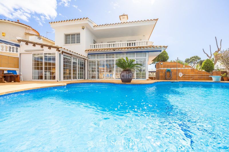 Foto 64c5b899-a643-466a-a826-bb7a5ecbb1b8. Casa amb calefacció aparcament piscina a Requesens Empuriabrava