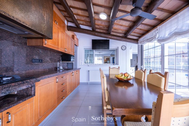 Foto d307a8cf-397a-4103-ae77-23357fc6077b. Casa amb calefacció aparcament piscina a Requesens Empuriabrava