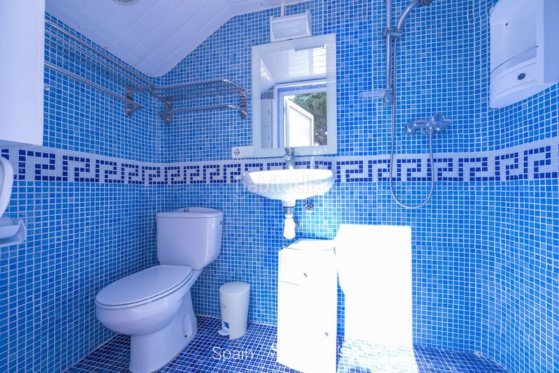 Foto eebe7942-793f-4fd1-accf-bc97ac9f6417. Casa amb calefacció aparcament piscina a Requesens Empuriabrava
