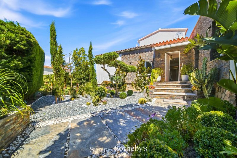 Foto f6dd5ef9-7608-4b6e-8e85-6d030a001430. Casa con riscaldamento parcheggio piscina in Santa Margarida Roses