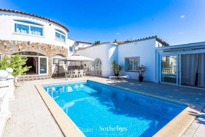 Foto 315e0e7c-1f62-410f-a75f-39baba84908d. Casa amb calefacció aparcament piscina a Cap Ras - Creus - Falconera Empuriabrava
