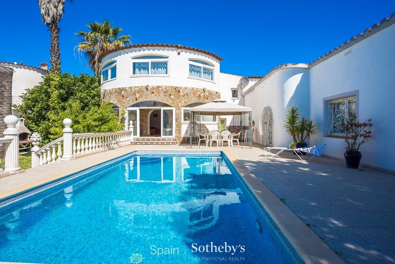 Foto 33f8ac52-3123-424c-92b1-5d2d82acd617. Casa amb calefacció aparcament piscina a Cap Ras - Creus - Falconera Empuriabrava