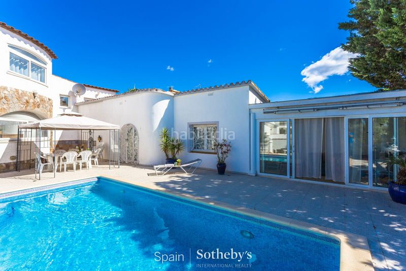 Foto 38a7784a-5566-441f-8691-f99af3b7c502. Casa amb calefacció aparcament piscina a Cap Ras - Creus - Falconera Empuriabrava