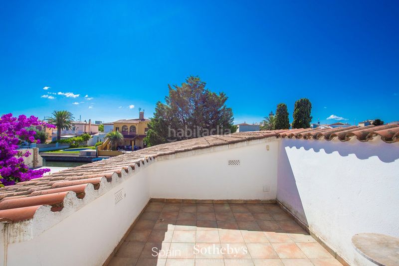 Foto 5daed392-7406-4394-9428-010fd865fdfd. Casa amb calefacció aparcament piscina a Cap Ras - Creus - Falconera Empuriabrava