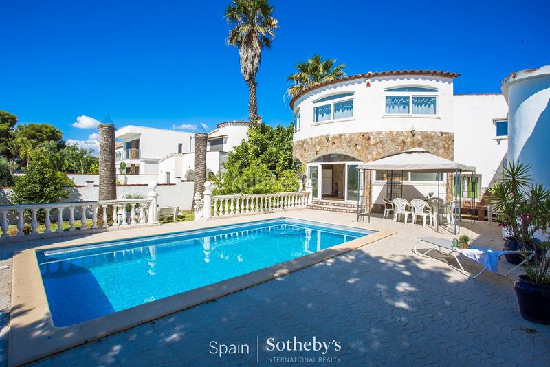 Foto d84b5f83-5017-4359-93ca-5cd77e697056. Casa amb calefacció aparcament piscina a Cap Ras - Creus - Falconera Empuriabrava