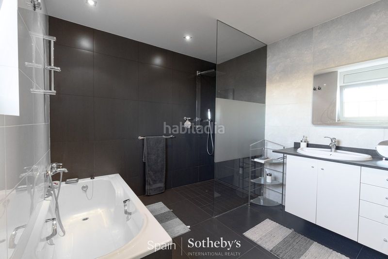 Foto 2139a111-ca40-4680-8130-cb8ca3324e5b. Casa amb calefacció aparcament piscina a Pau