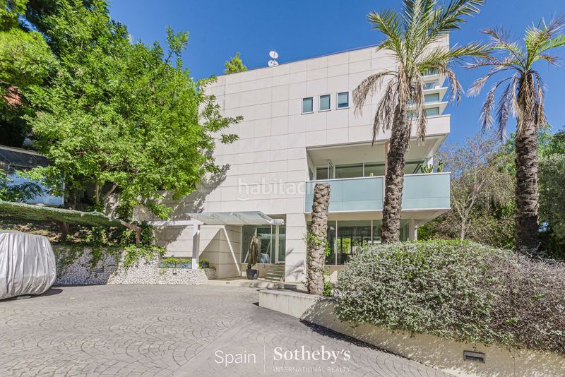 Foto 069e1035-e119-4b57-94d2-43169c07043c. Casa amb calefacció aparcament piscina a Pedralbes Barcelona