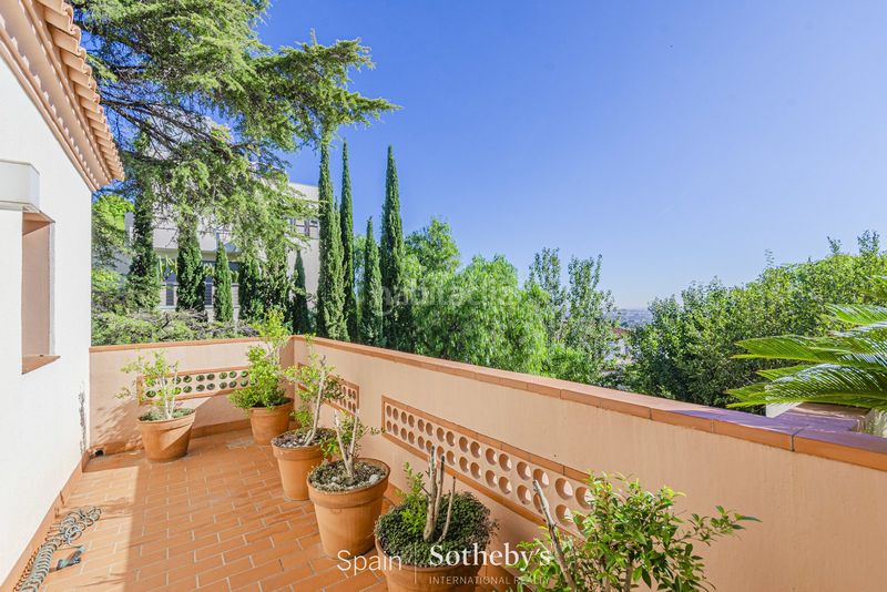 Foto 28216f84-0eb0-4470-a587-9af15204f950. Casa amb calefacció aparcament piscina a Pedralbes Barcelona