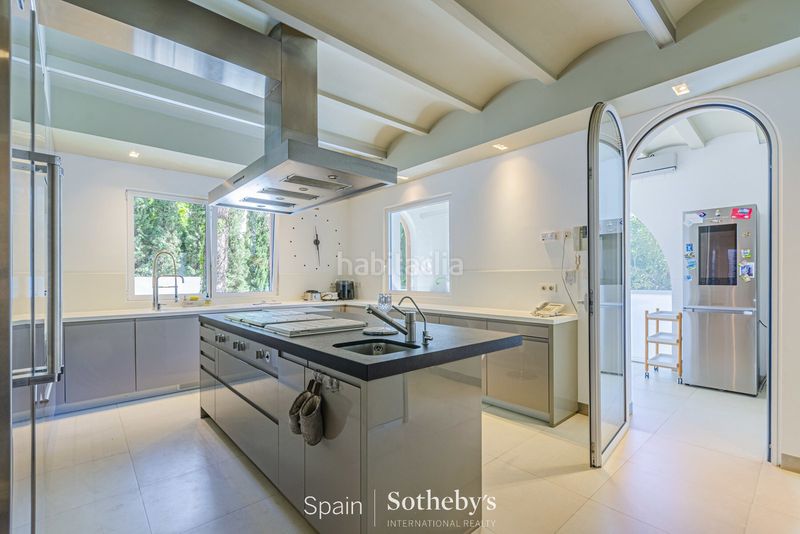 Foto 5bccf4d6-8973-49ab-9e22-b9ebd2e1b778. Casa amb calefacció aparcament piscina a Pedralbes Barcelona