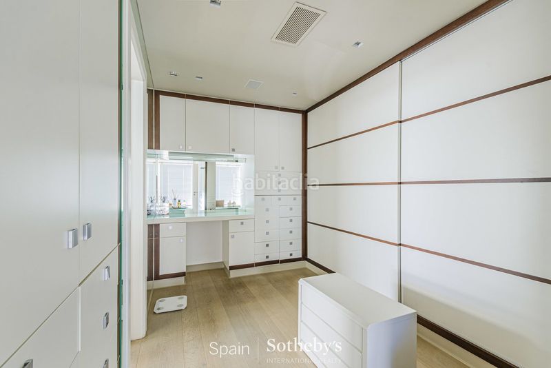 Foto 8d205f40-d375-4d33-9ae3-02dc40df46c0. Casa amb calefacció aparcament piscina a Pedralbes Barcelona