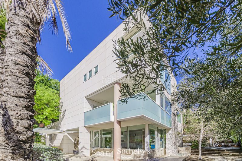 Foto a7d2e4f4-91ec-4d01-b4e0-8872cbd67a83. Casa amb calefacció aparcament piscina a Pedralbes Barcelona