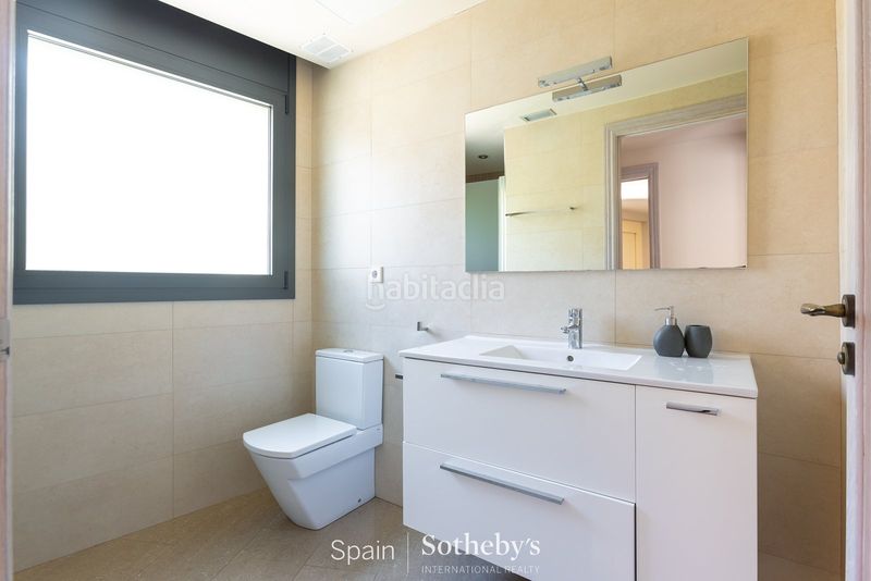 Foto 05878a39-79da-4137-8022-c39d384b1d46. Casa amb calefacció aparcament piscina a Premià de Dalt