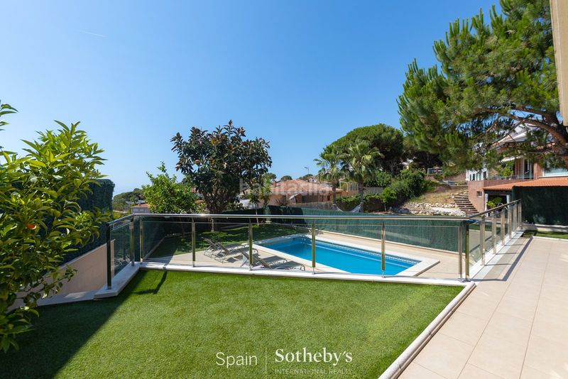Foto 9f7f7ce7-8cb4-4244-8272-8417cb766235. Casa amb calefacció aparcament piscina a Premià de Dalt