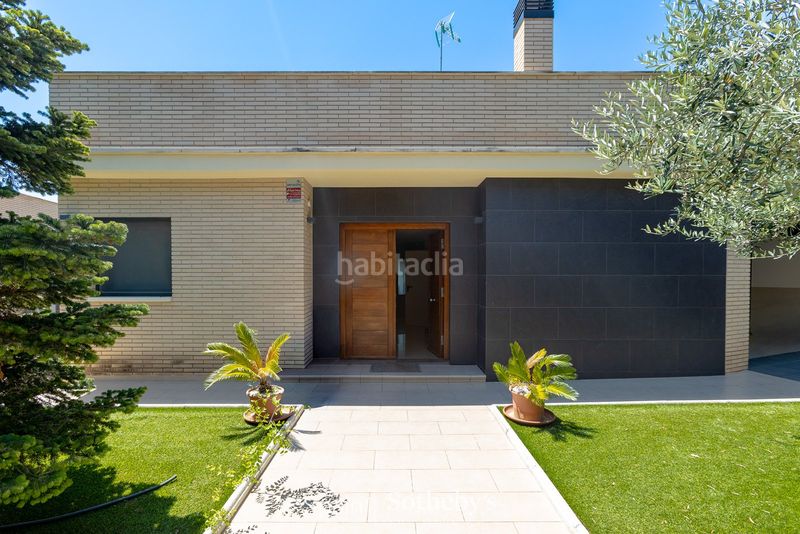 Foto c3278a0b-d2bf-4751-bad0-626ac0b49d46. Casa amb calefacció aparcament piscina a Premià de Dalt