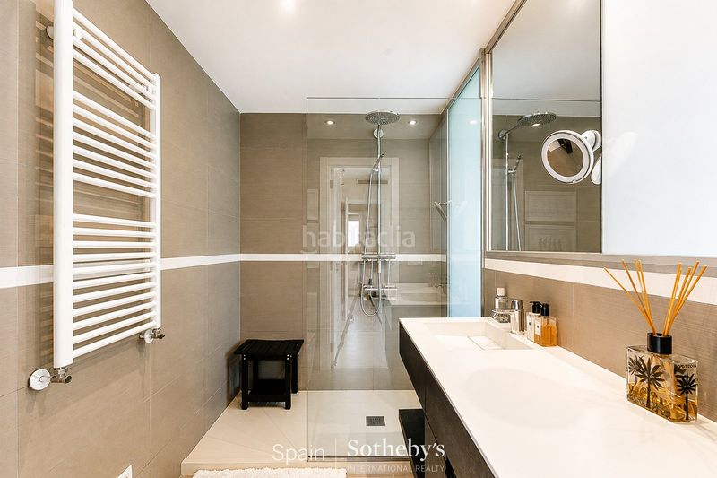 Foto 880bf2ad-9a67-4a86-984f-0354d30db59a. Apartament amb calefacció aparcament piscina a Can Girona - Terramar - Vinyet Sitges