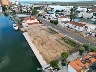 Terreno residenziale  Carrer muga. Parcela frente al mar con muelle privado en venta en st. margari