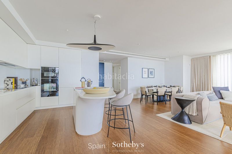 Foto ab62da22-8762-436a-a4fb-604f4acf9e70. Apartament amb calefacció aparcament piscina a Provençals del Poblenou Barcelona