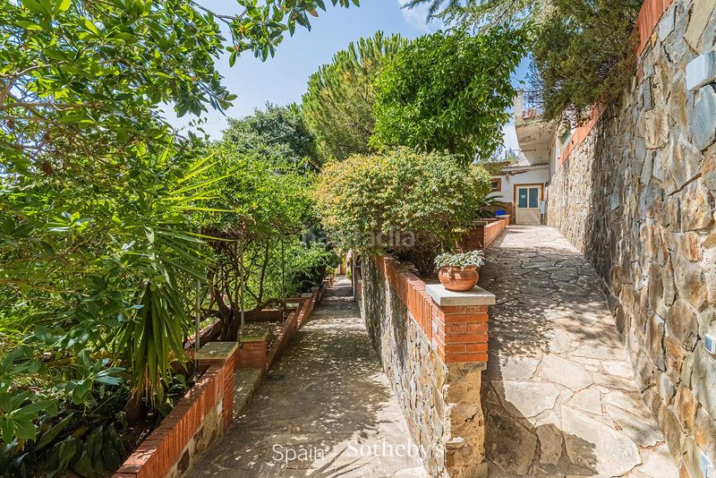 Foto 0f32c9f9-28cc-4d58-9a84-3ccd92556ab9. Casa amb calefacció aparcament piscina a Sant Genís dels Agudells Barcelona
