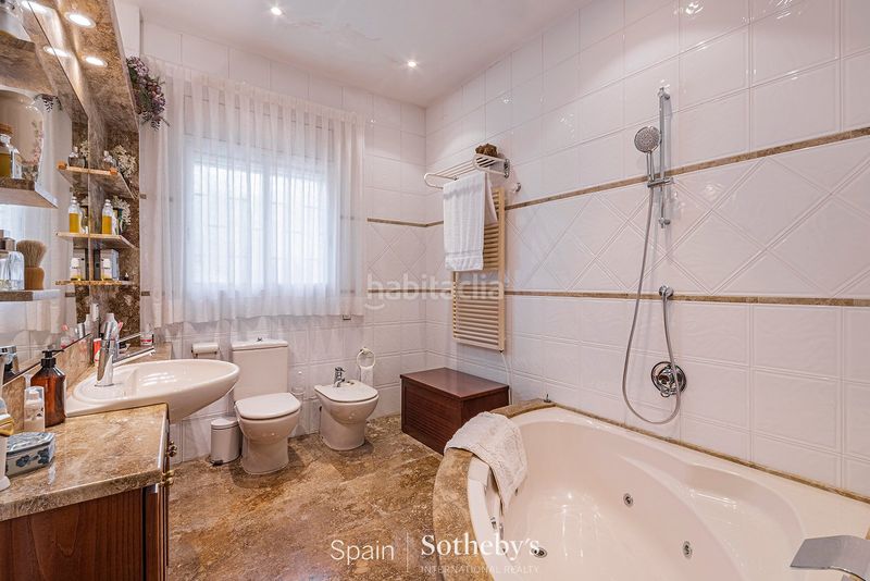 Foto 17d08f44-fac7-4614-a3f7-5321b4380aac. Casa amb calefacció aparcament piscina a Sant Genís dels Agudells Barcelona