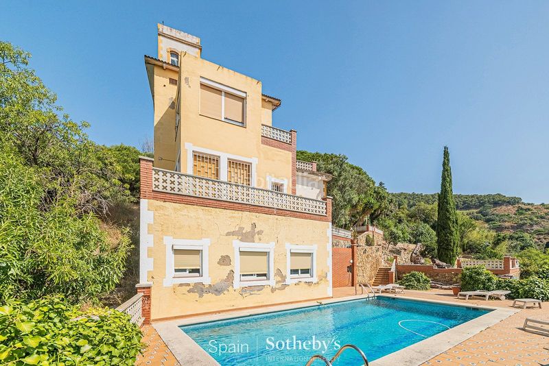 Foto 5b94fda8-bd4e-41de-b128-0584579008da. Casa amb calefacció aparcament piscina a Sant Genís dels Agudells Barcelona