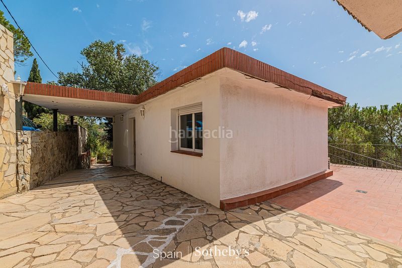 Foto 94d81a40-3238-4f80-a431-f97e0e6b4b9a. Casa amb calefacció aparcament piscina a Sant Genís dels Agudells Barcelona