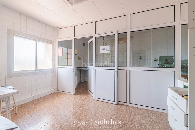 Foto ab8c4470-3e0c-42bc-9969-9a42baafa66c. Casa amb calefacció aparcament piscina a Sant Genís dels Agudells Barcelona