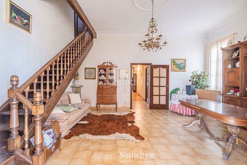 Foto c1de662d-4d26-4ebf-83db-ba5df88571e1. Casa amb calefacció aparcament piscina a Sant Genís dels Agudells Barcelona