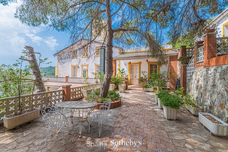 Foto fd8c7220-339c-4eee-b5de-9da1e3cd0e38. Casa amb calefacció aparcament piscina a Sant Genís dels Agudells Barcelona
