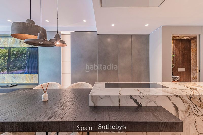 Foto 06eee56a-2ea0-40a6-a657-d01473673143. Casa aparellada amb aparcament a Poblenou Barcelona