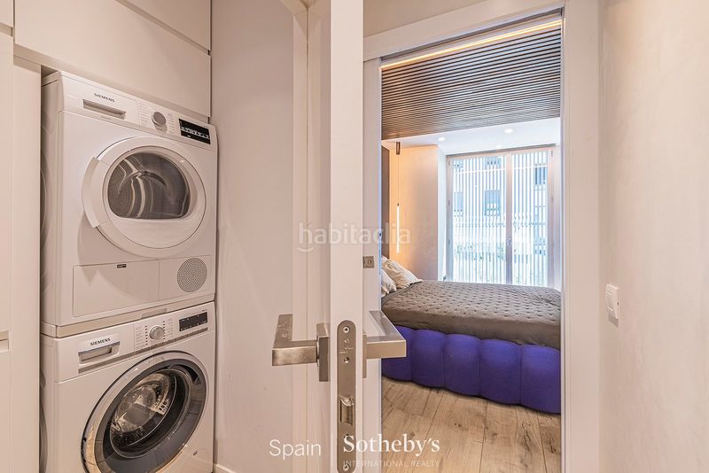 Foto 21c5363f-f1e8-43ce-9089-15ee091b5d36. Casa aparellada amb aparcament a Poblenou Barcelona