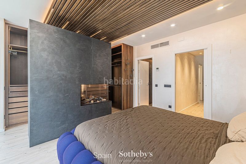 Foto 4318da28-67cf-46a8-b2fd-1ff8a111e66a. Casa aparellada amb aparcament a Poblenou Barcelona