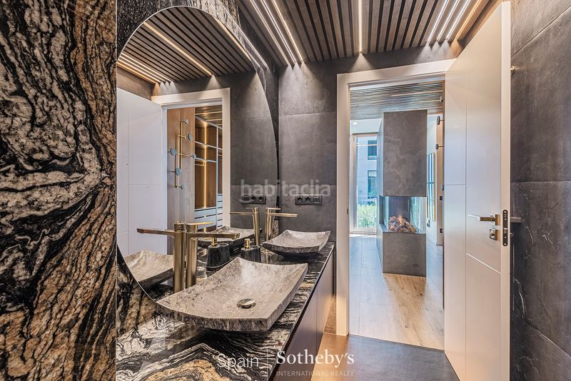Foto 6cb0a8b0-4dc7-4f5b-ae16-eed015228e8d. Casa aparellada amb aparcament a Poblenou Barcelona