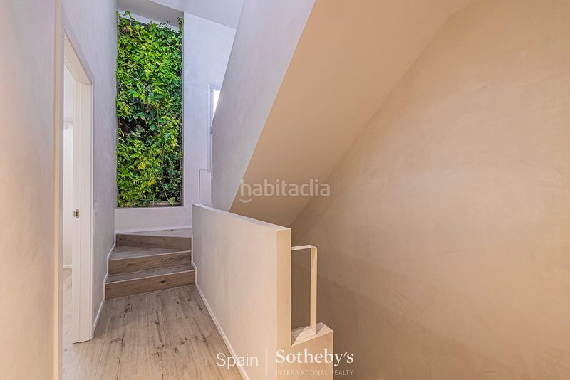 Foto 9a18ad11-7e1c-40a8-b969-b2a86bdc9cd5. Casa aparellada amb aparcament a Poblenou Barcelona
