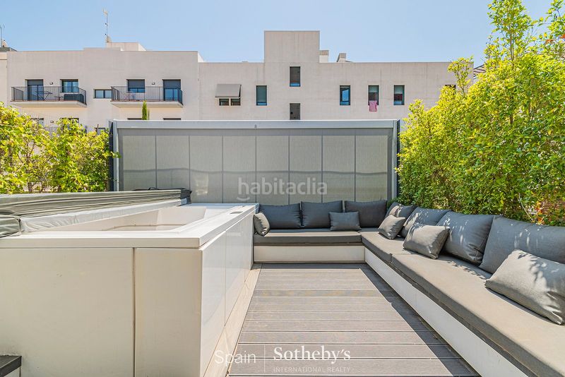 Foto a4330f5c-fcf4-448f-9492-8d6c0c48ae15. Casa aparellada amb aparcament a Poblenou Barcelona