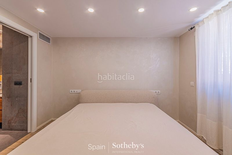 Foto aa30c754-8ee2-4396-9d33-6e68fb6b3fb3. Casa aparellada amb aparcament a Poblenou Barcelona