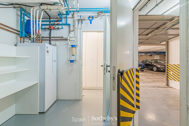 Foto e64863d7-ddfe-4c59-b63c-2d51222eebe7. Casa aparellada amb aparcament a Poblenou Barcelona